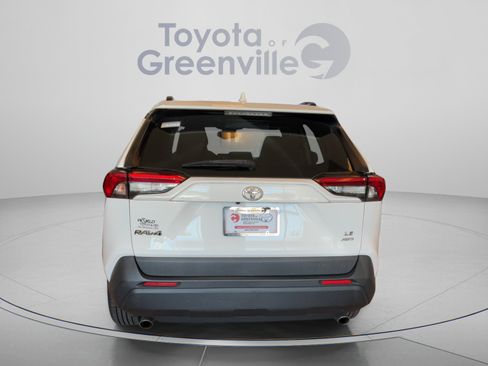 Used 2020 Toyota RAV4 LE AWD/4WD image 5