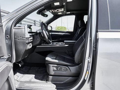 Used 2026 Cadillac Escalade V w/ LPO, ONYX Package AWD/4WD image 35