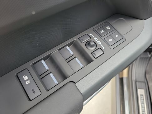 Used 2024 Land Rover Defender 130 X AWD/4WD image 17