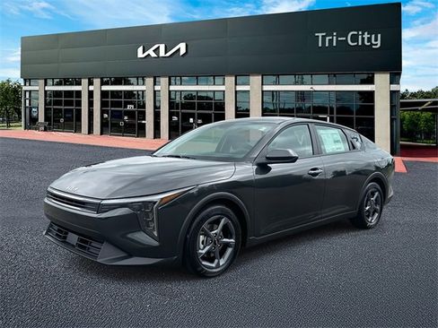 New 2025 Kia K4 LXS image 2