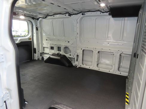 Used 2018 Ford Transit 250 130 Low Roof RWD image 19