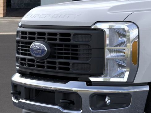New 2026 Ford F250 XL w/ XL Chrome Package image 17