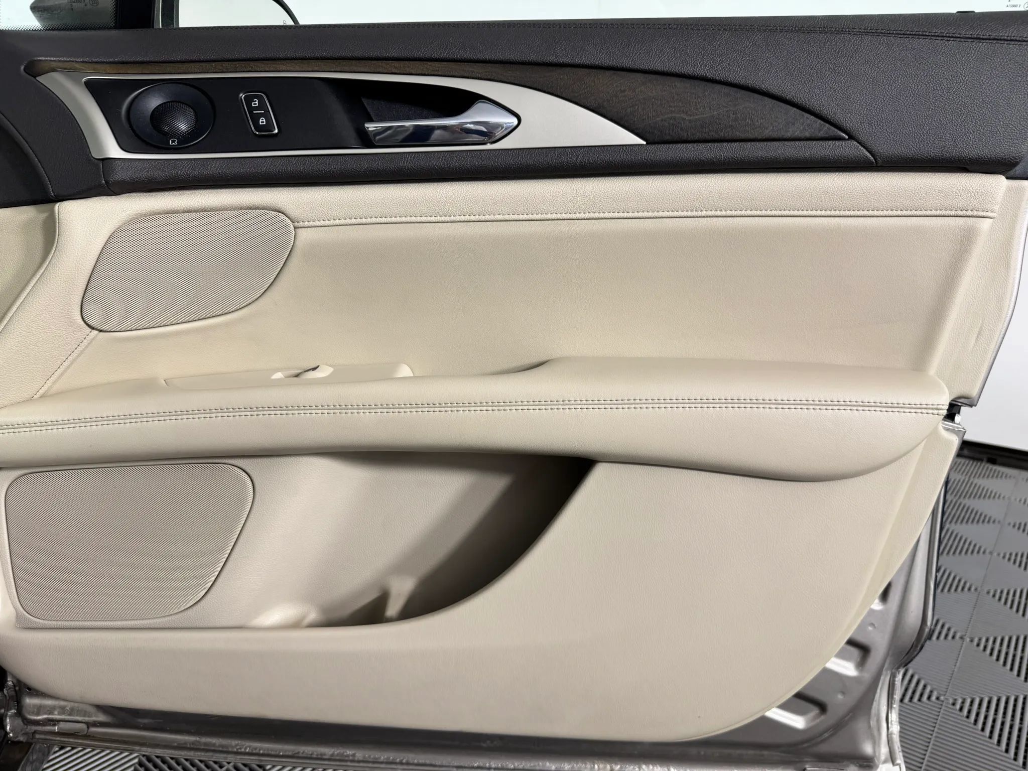 Used 2020 Lincoln MKZ Reserve FWD image 46