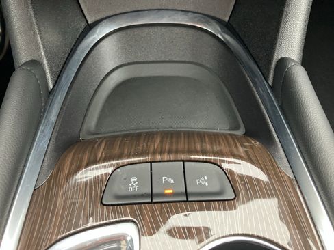 Used 2017 Chevrolet Malibu Premier w/ Driver Confidence Package image 22