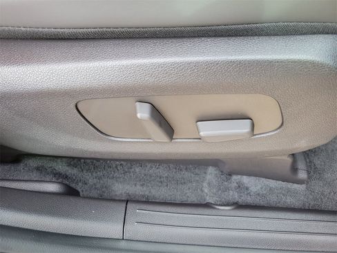 New 2026 Kia Carnival EX image 9