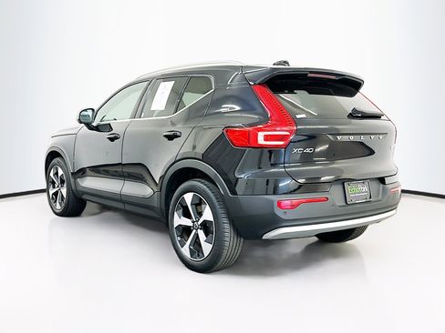 Used 2025 Volvo XC40 B5 Plus image 5