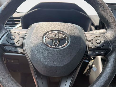 Used 2022 Toyota RAV4 LE FWD image 26