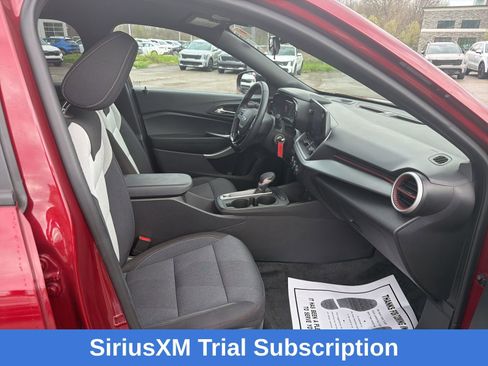 Used 2025 Chevrolet Trax RS FWD image 20