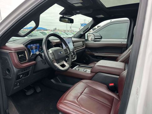 Used 2024 Ford Expedition Limited image 13