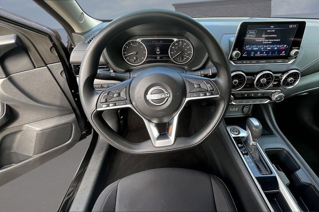 Used 2025 Nissan Sentra SV FWD image 8