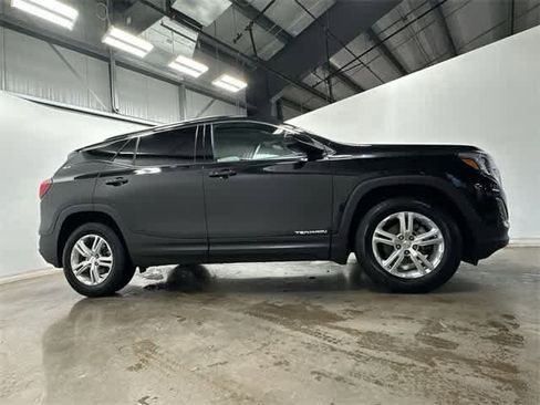 Used 2020 GMC Terrain SLE w/ Driver Convenience Package image 3
