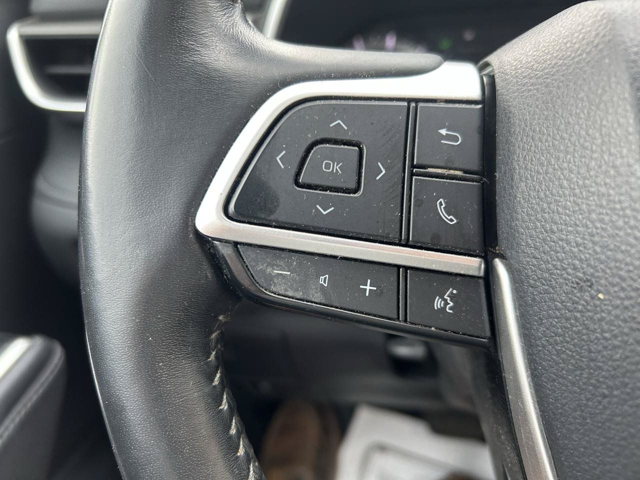 Used 2022 Toyota Highlander XLE AWD/4WD image 20