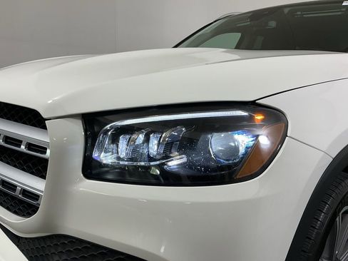 Used 2023 Mercedes-Benz GLS 450 4MATIC image 9