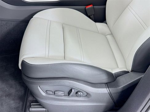 New 2026 Porsche Cayenne image 13