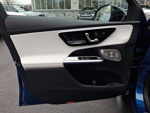 Used 2026 Mercedes-Benz GLC 300 GLC 300 image 11