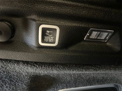 Used 2023 Jeep Grand Cherokee L Overland image 24