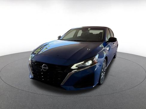 Used 2025 Nissan Altima 2.5 SV FWD image 5
