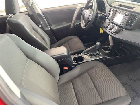 Certified 2018 Toyota RAV4 LE w/ Carpet Mat Package AWD/4WD image 32