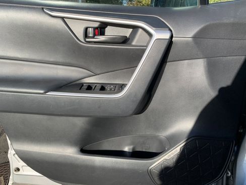 Used 2025 Toyota RAV4 LE image 20