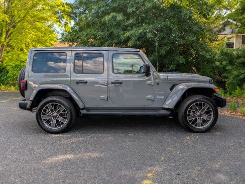 Used 2023 Jeep Wrangler Unlimited Sahara w/ Cold Weather Group AWD/4WD image 4