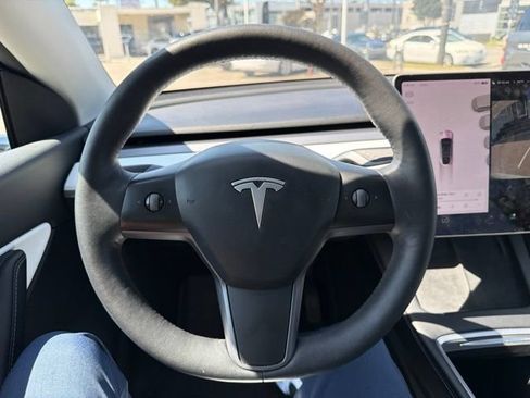 Used 2022 Tesla Model Y Long Range AWD/4WD image 11
