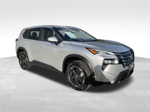 Used 2024 Nissan Rogue SV AWD/4WD image 3