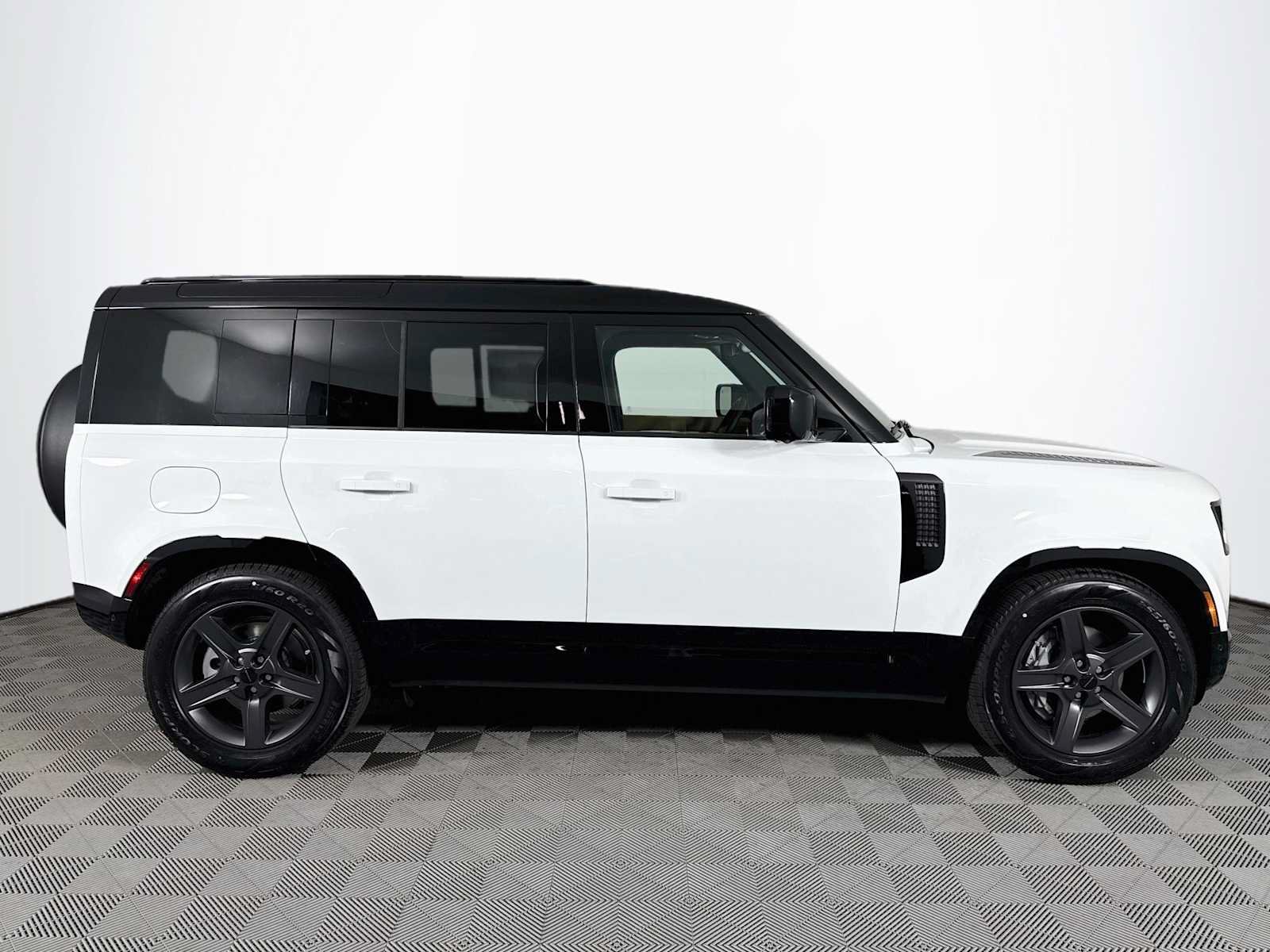 New 2026 Land Rover Defender 110 X-Dynamic SE AWD/4WD image 4