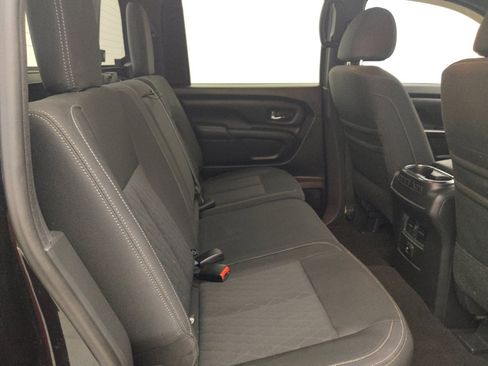 Used 2018 Nissan Titan SV w/ SV Convenience Package image 19