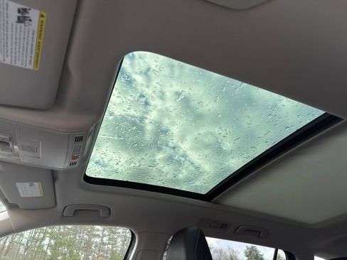 Used 2021 Volkswagen Tiguan SE w/ Panoramic Sunroof Package AWD/4WD image 18