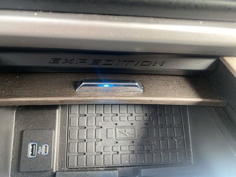 Used 2024 Ford Expedition Max Limited image 27