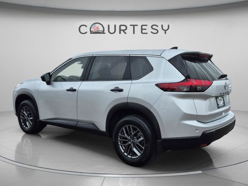 Certified 2025 Nissan Rogue S FWD image 5