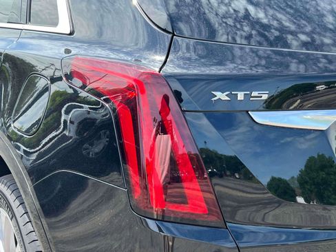 Certified 2023 Cadillac XT5 Premium Luxury AWD/4WD image 11