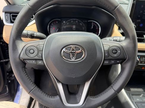 Used 2023 Toyota RAV4 XLE Premium FWD image 27