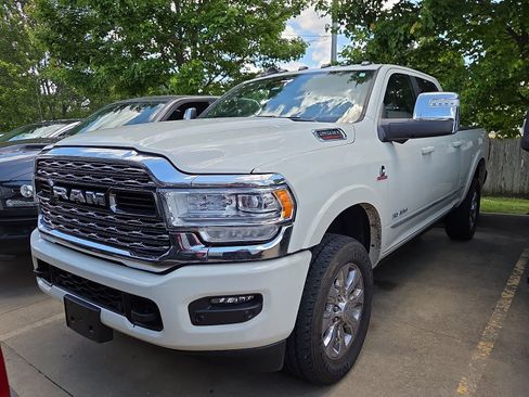 Used 2024 RAM 2500 Limited AWD/4WD image 2