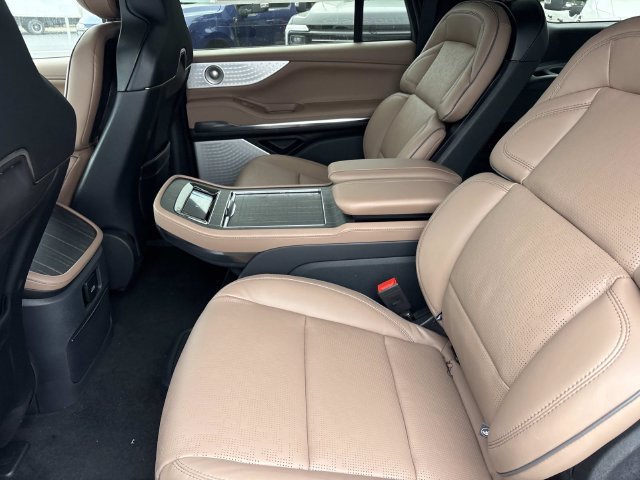 New 2027 Lincoln Navigator L Black Label AWD/4WD image 18