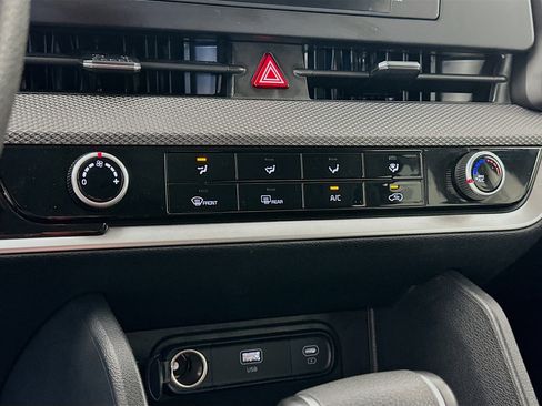 Used 2025 Kia Sportage LX image 22