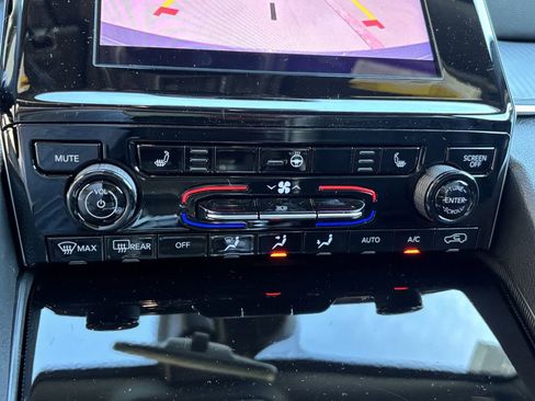 New 2025 Jeep Grand Cherokee Altitude image 15