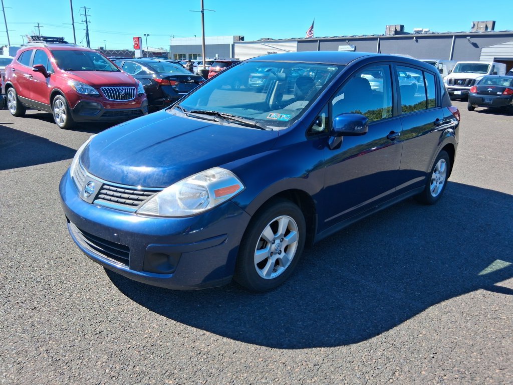 Used 2008 Nissan Versa Hatchback w/ ABS Pkg FWD image 2