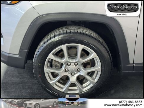 Used 2023 Jeep Compass Latitude w/ Sun and Sound Group AWD/4WD image 5