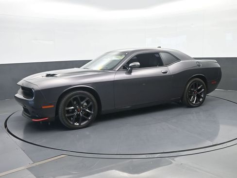 Used 2022 Dodge Challenger SXT w/ Driver Convenience Group RWD image 2