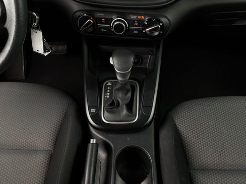 Used 2025 Kia Soul LX w/ LX Technology Package FWD image 13