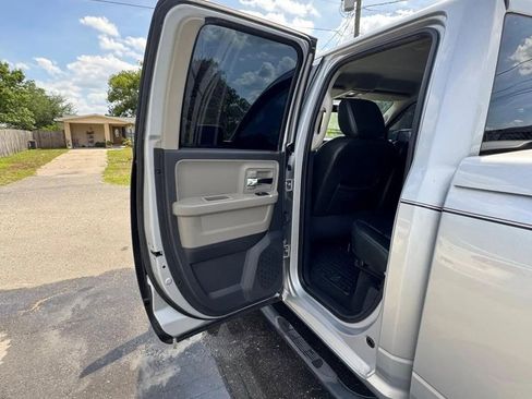 Used 2011 RAM 1500 Classic SLT w/ Technology Group RWD image 15