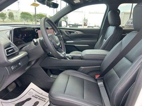 New 2026 Chevrolet Traverse LT w/ Sun and Wheel Package FWD image 15