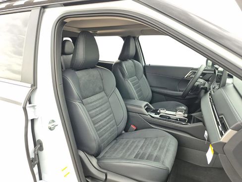 New 2026 Mitsubishi Outlander AWD image 29