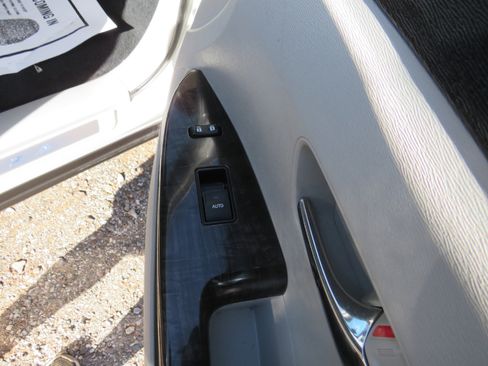 Used 2013 Toyota Venza LE image 18