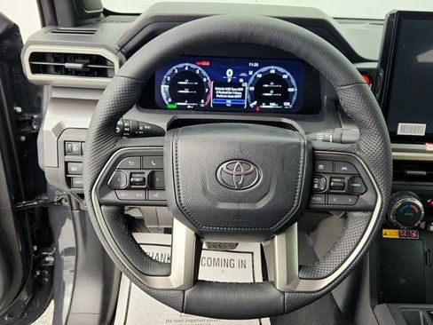 Used 2025 Toyota Tacoma TRD Sport image 13