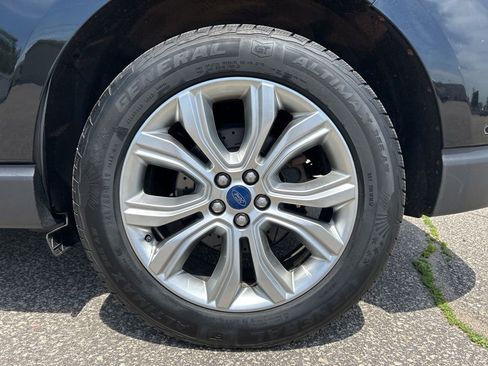 Used 2019 Ford Edge Titanium w/ Equipment Group 301A AWD/4WD image 26