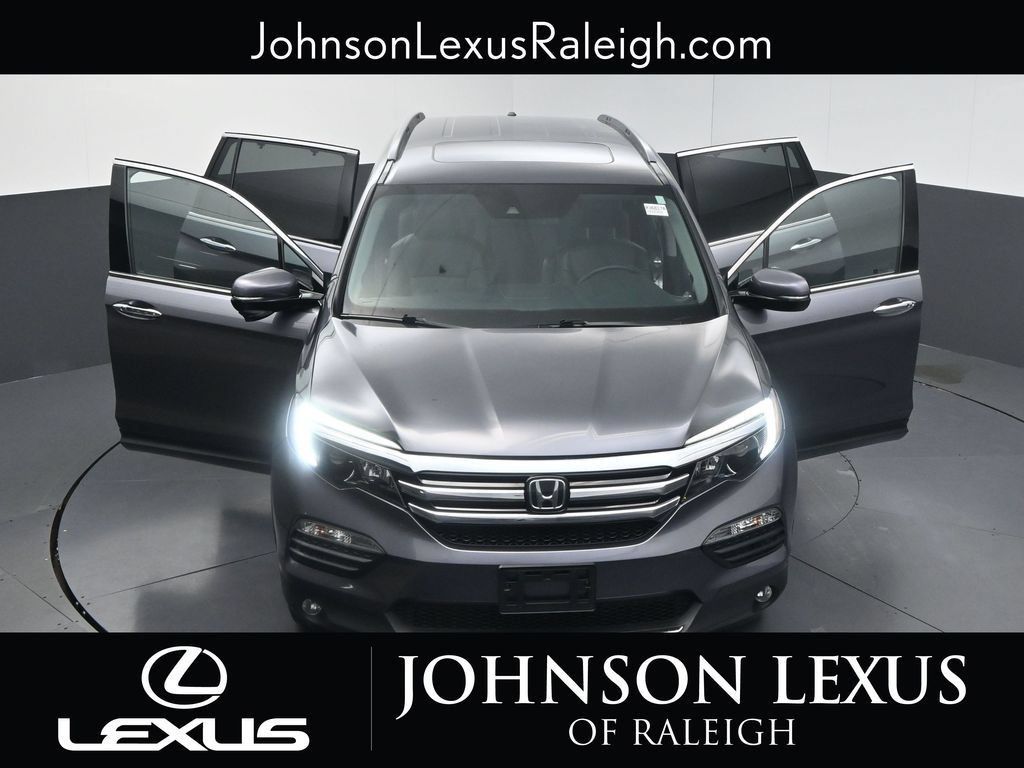 Used 2017 Honda Pilot Touring image 34