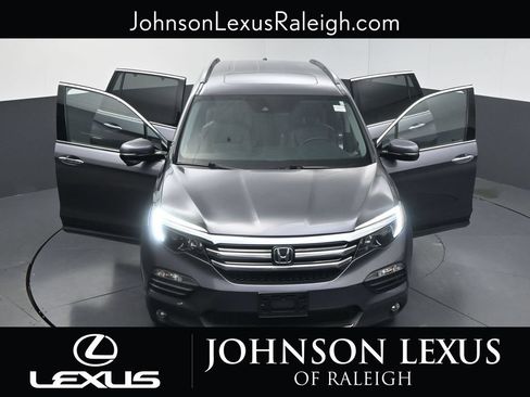Used 2017 Honda Pilot Touring image 34