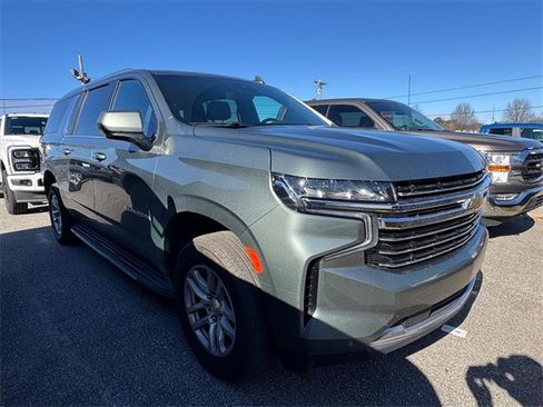 Used 2024 Chevrolet Suburban LT image 1